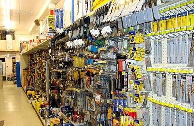 街邊五金店看似冷清，為何能屹立不倒？